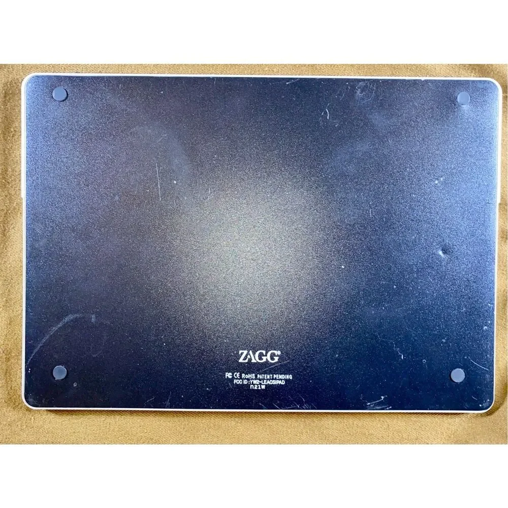 ZAGG YW2-LEACSIPAD Bluetooth Keyboard Ipad2 compatable